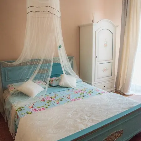 Tatiana Luxury Oda ve Kahvaltı 3*